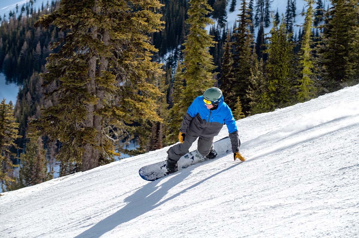 Snowboard pant (snowboarder carving deep on toe side)